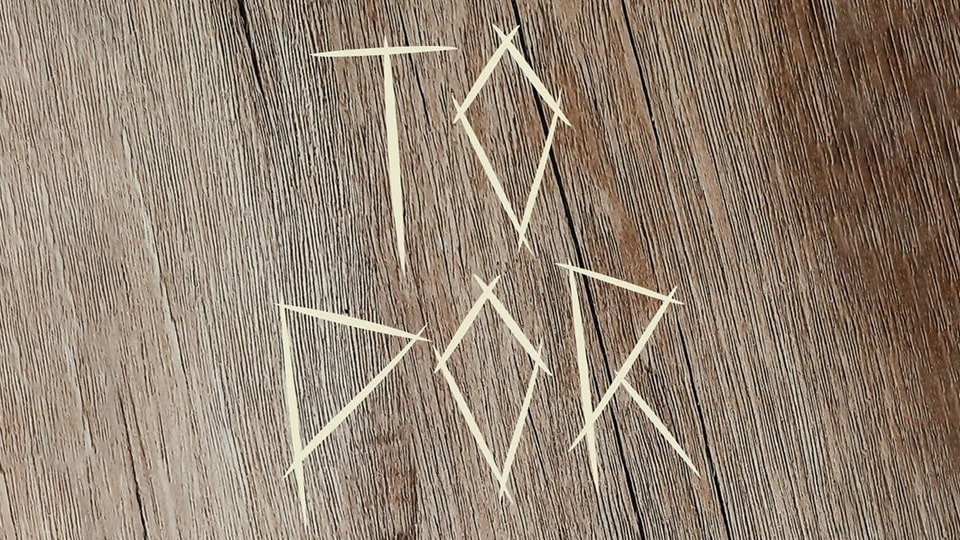 Topor Font