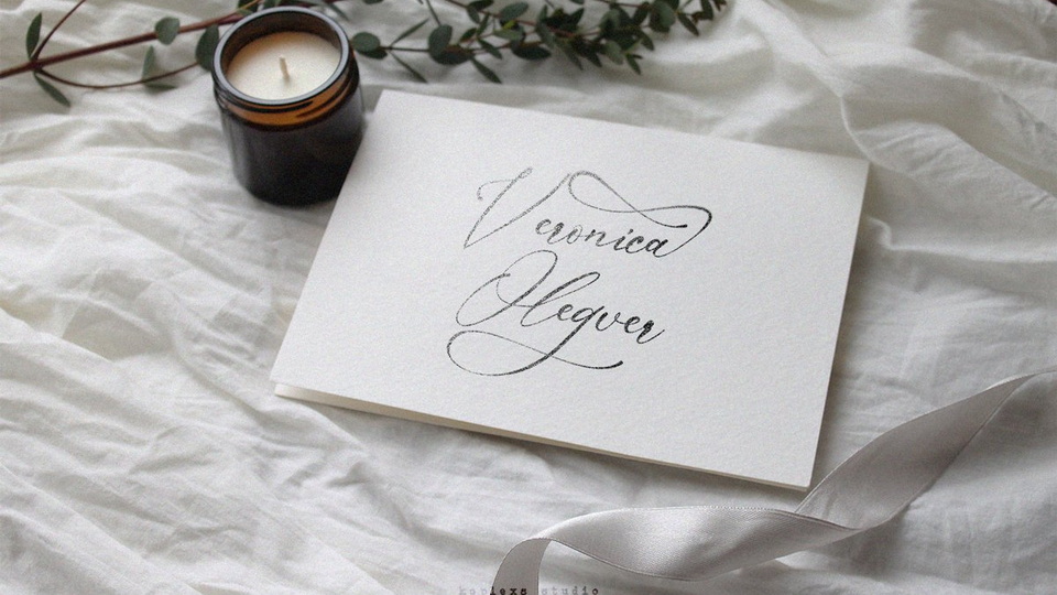 Amsterline Font