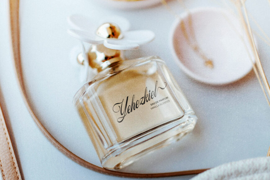 Yureika Glasious Font